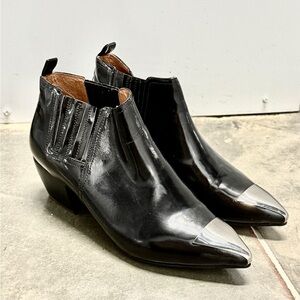 Jeffrey Campbell Boot Women size 8.5 Black Patent Leather Pointed Toe Ankle Heel